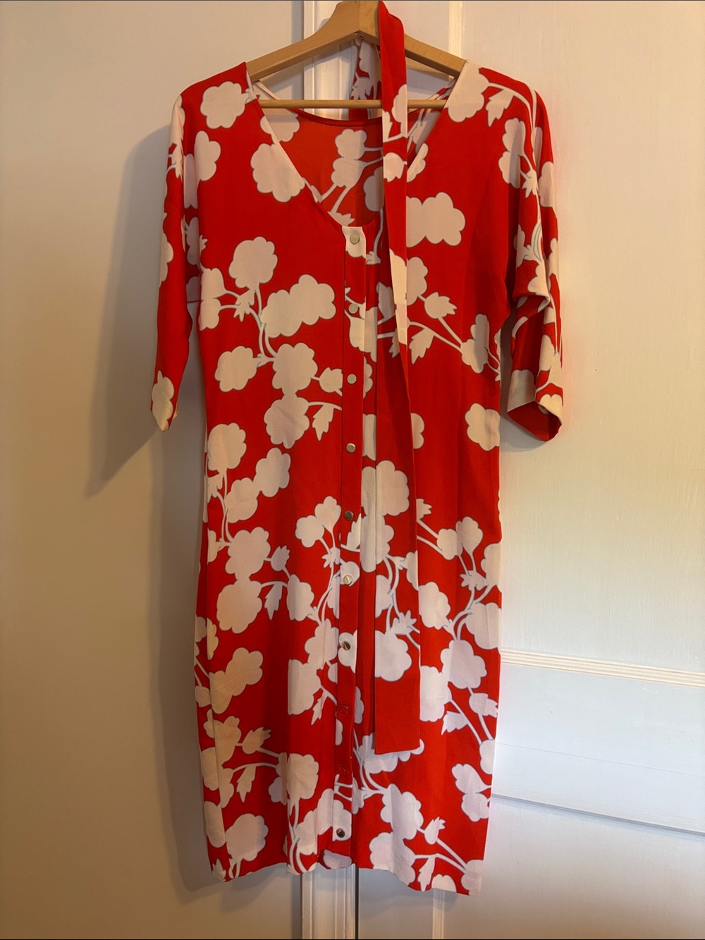 Diane Von Furstenberg Maja Two in Halo Buds Large Red - Picture 4 of 10